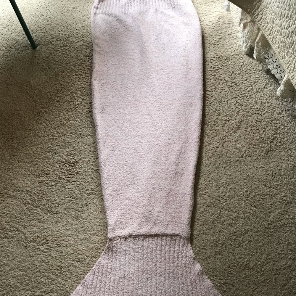 Barefoot Dreams Mermaid Tail Blanket pink
